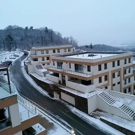 Uno - Gardens With View Apartment
