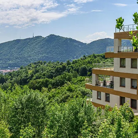 Uno - Gardens With View