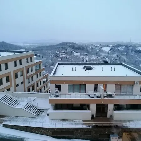Uno - Gardens With View Apartment